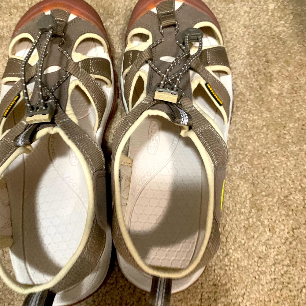 Keen womens Venice sandals new 10.5